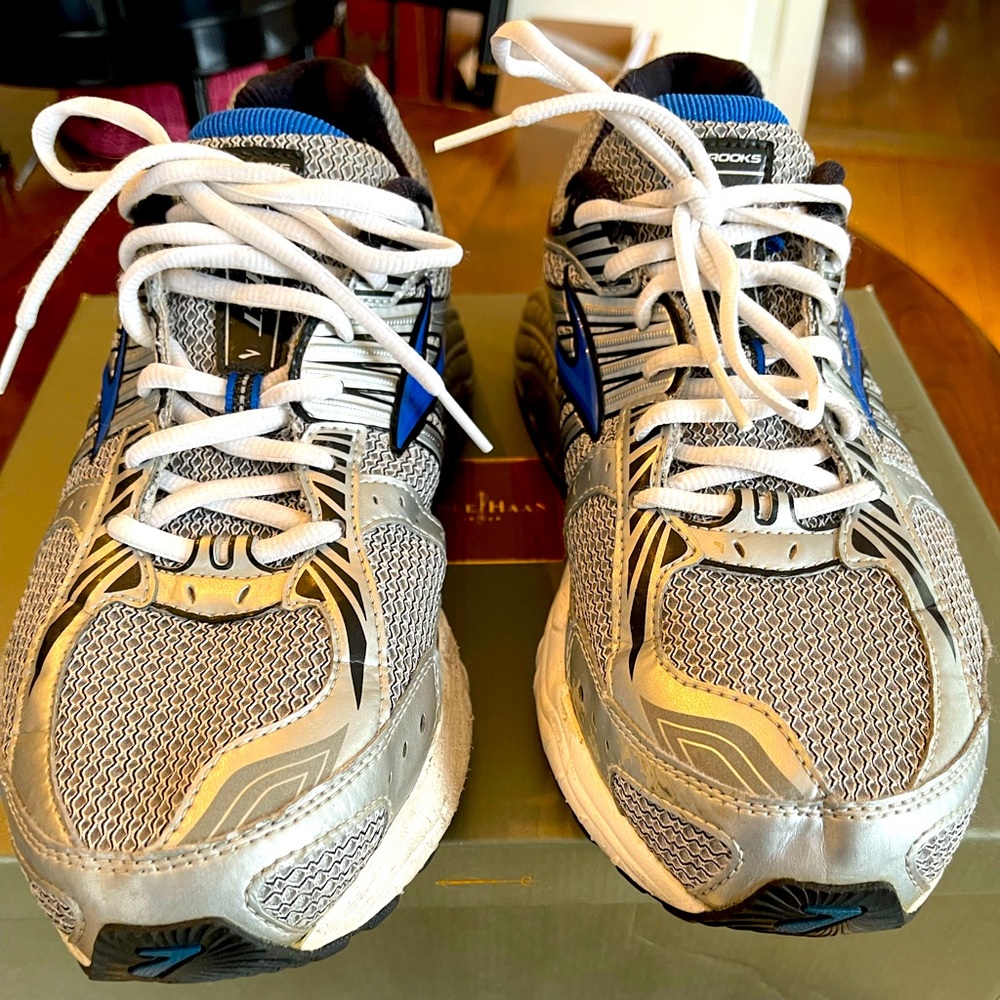 Brooks Beast running shoe, silver gray with blue trim, 11.5 W